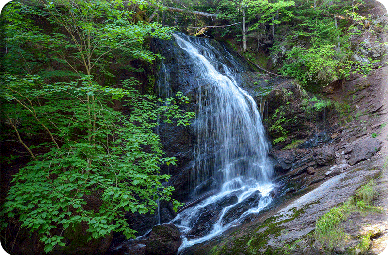 Webgraphic link to pages about waterfalls in New Brunswick.
