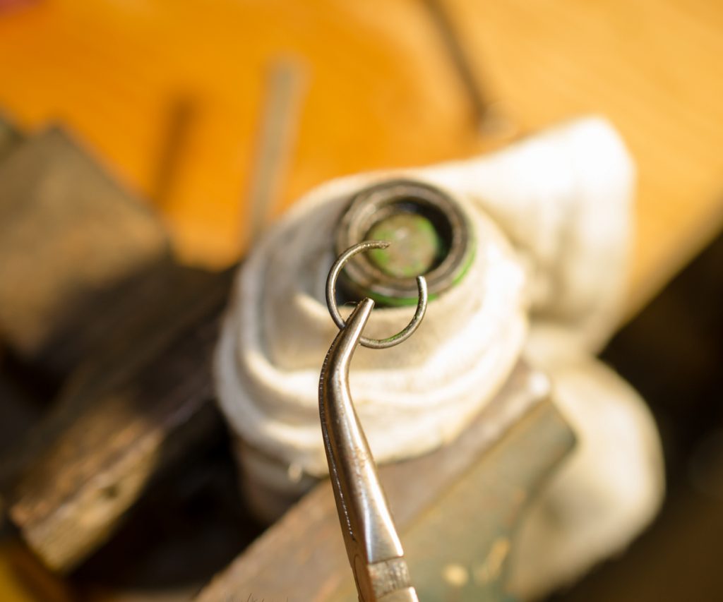 Photo showing snap ring on the coupler of a John Deere 1640/2040 Breakaway Coupler.