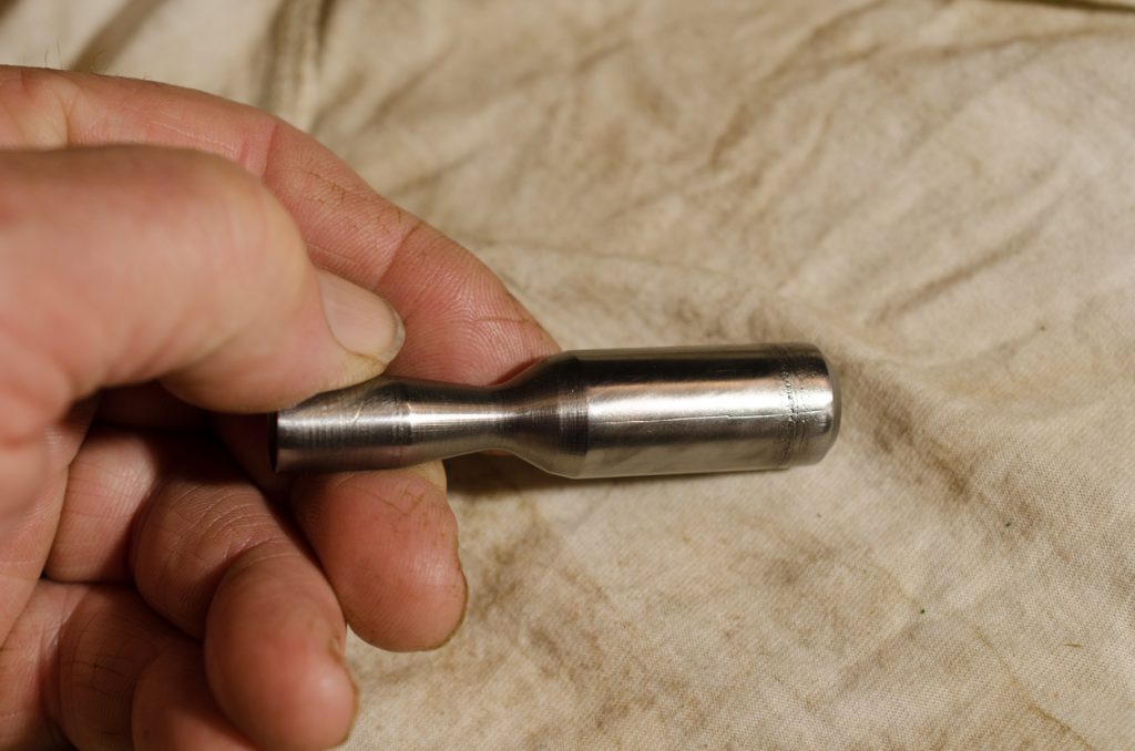 Photo showing the cleaned outside of the piston of a John Deere 1640/2040 Breakaway Coupler.