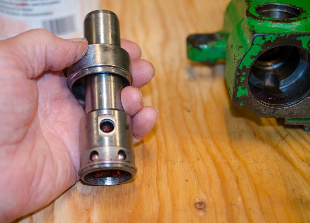 Photo showing the cleaned outside of the coupler of a John Deere 1640/2040 Breakaway Coupler.